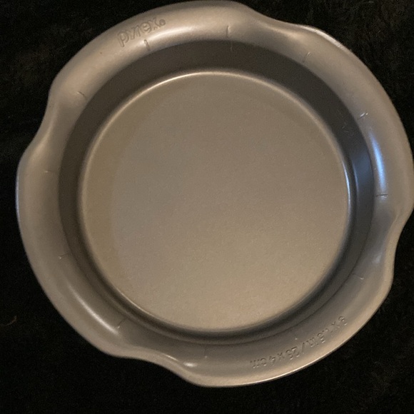 Pyrex deep dish pie pans, set of 2 - Picture 3 of 6